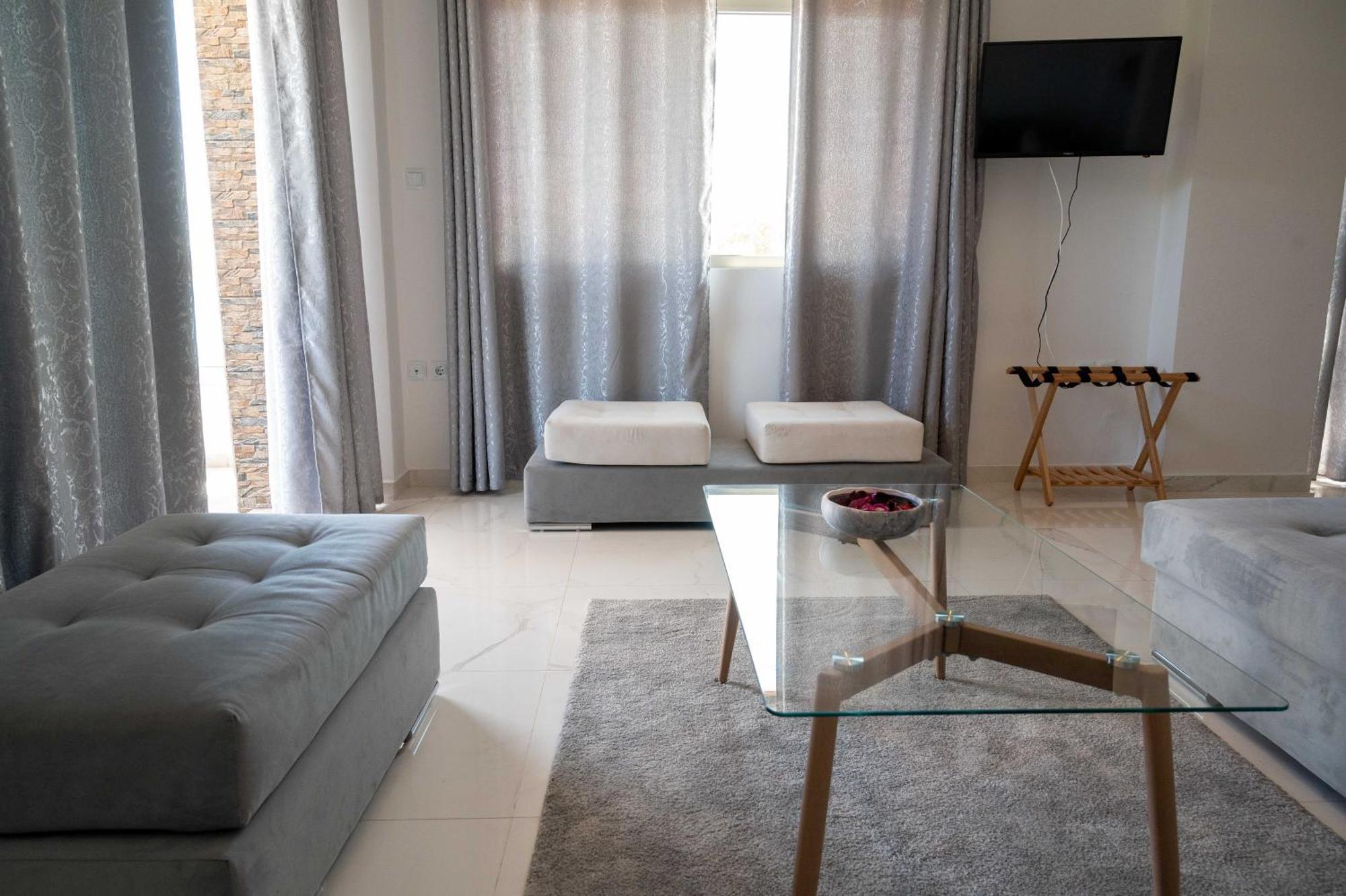 Finikas Suites & Apartments 10Min From Athens Airport Artemida  Luaran gambar